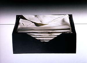 BLACK BOX V, 2000, Porzellan, H = 10 cm